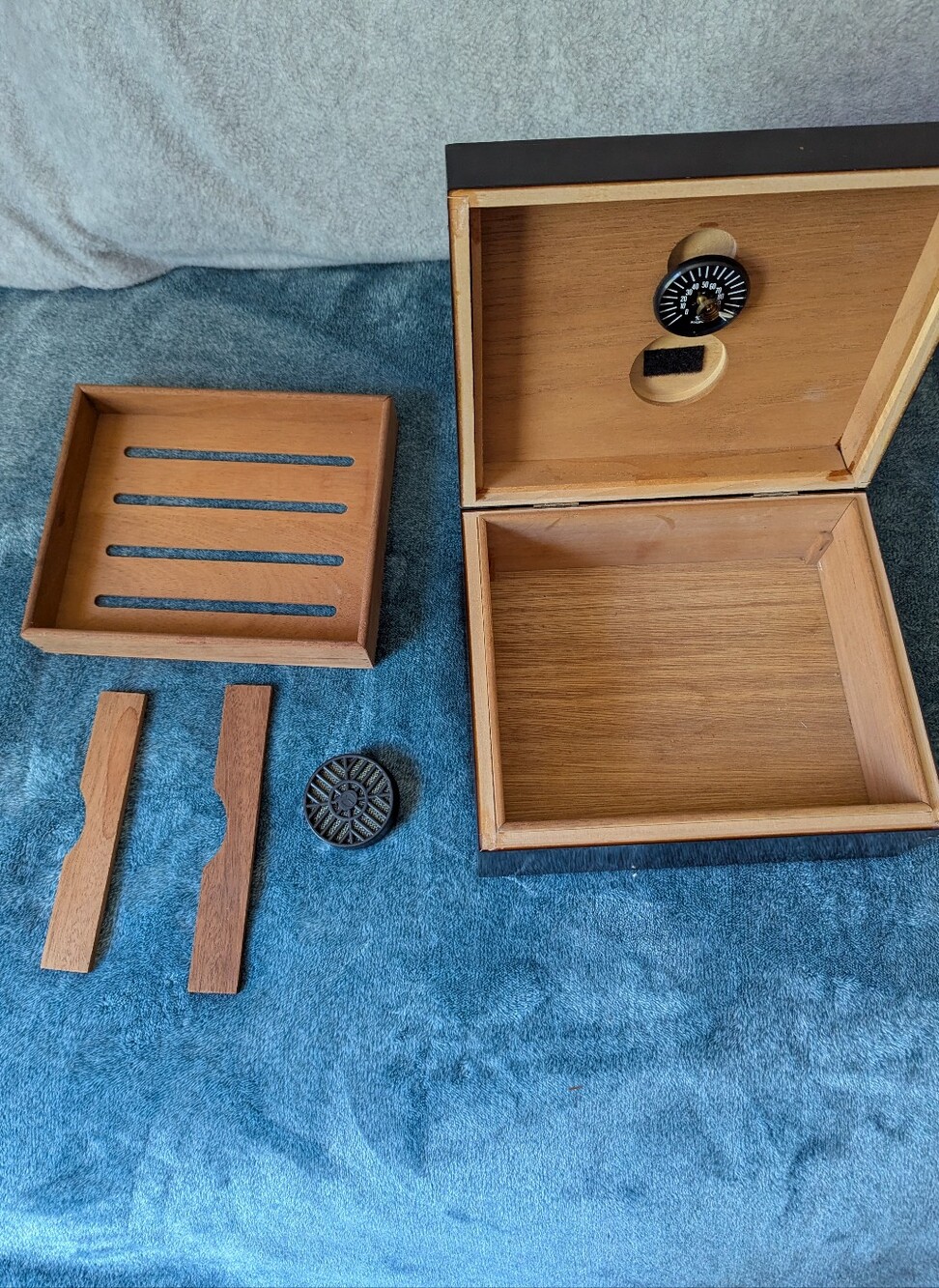 Wooden Humidor Box with Black Analog Hygrometer Natural Wood Hydrotray